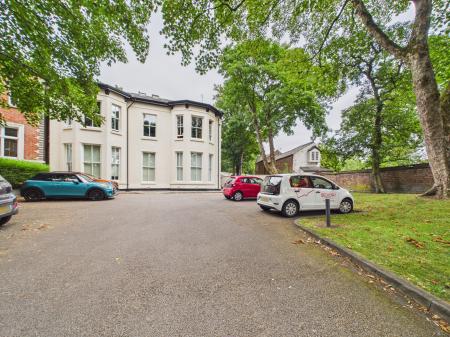2 bedroom Flat to let in Greenheyes Road, L8 0SX
