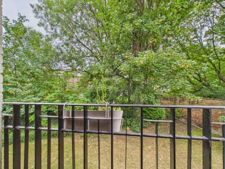 2 bedroom Flat to let in Greenheyes Road, L8 0SX