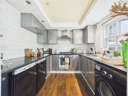 2 bedroom Flat to let in Greenheyes Road, L8 0SX