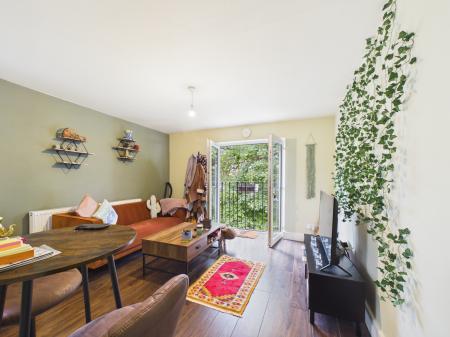2 bedroom Flat to let in Greenheyes Road, L8 0SX