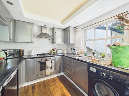 2 bedroom Flat to let in Greenheyes Road, L8 0SX