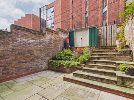 4 bedroom Terraced House to let in Catherine Street, L8