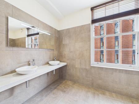 4 bedroom Terraced House to let in Catherine Street, L8