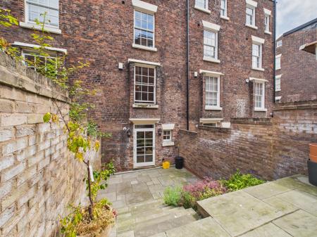 4 bedroom Terraced House to let in Catherine Street, L8