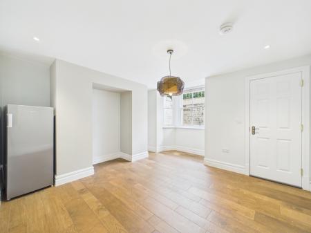 4 bedroom Terraced House to let in Catherine Street, L8