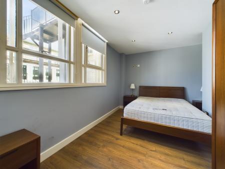 2 bedroom Flat to let in West Africa House, 25 Water Street, L2 0RG