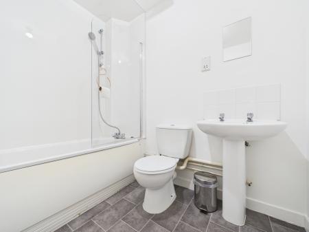 2 bedroom Flat to let in Upper Parliament Street, 150, L8