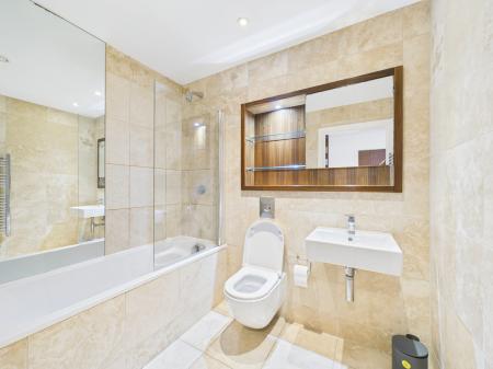 2 bedroom Flat to let in Waterside, 10 William Jessop Way, Liverpool, L3 1DF
