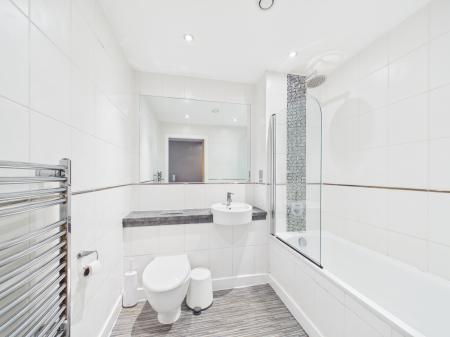 2 bedroom Flat to let in The Reach, 39 Leeds Street, L3 2DB