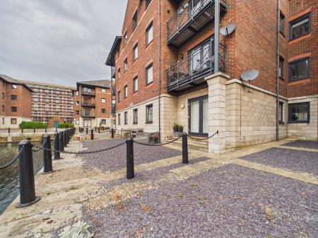 2 bedroom Flat to let in Waterloo Quay, Liverpool, L3 0BS