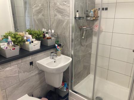 1 bedroom Flat to let in Block D Wolstenholme Square, 3 Parr St, Liverpool, L1 4EW