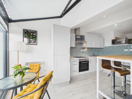 1 bedroom Apartment to let in Mann Island, 15, L3