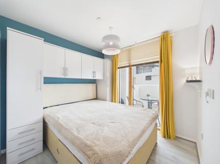 1 bedroom Apartment to let in Mann Island, 15, L3