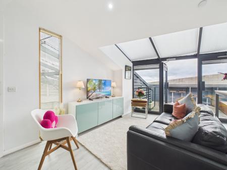 1 bedroom Apartment to let in Mann Island, 15, L3