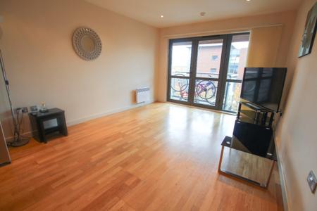 2 bedroom Flat to let in The Reach, 39 Leeds Street, L3