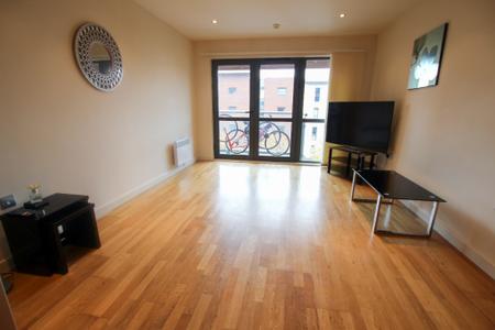 2 bedroom Flat to let in The Reach, 39 Leeds Street, L3