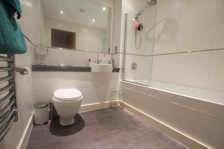2 bedroom Flat to let in The Reach, 39 Leeds Street, L3