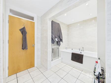 2 bedroom Flat for sale in 3 Larch Close, Cressington, Liverpool, L19