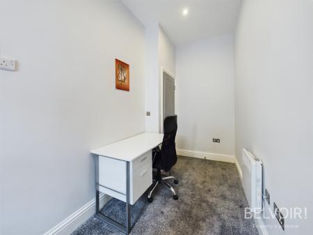 3 bedroom Flat to let in Parkfield Road, Aigburth, Liverpool, L17