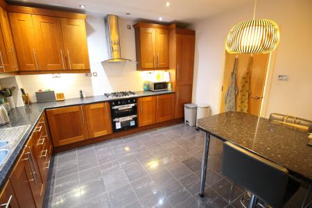 2 bedroom Flat to let in 3 Larch Close, Cressington, Liverpool, L19