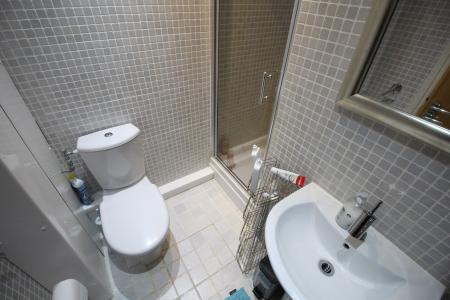 2 bedroom Flat to let in 3 Larch Close, Cressington, Liverpool, L19