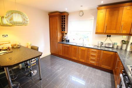 2 bedroom Flat to let in 3 Larch Close, Cressington, Liverpool, L19