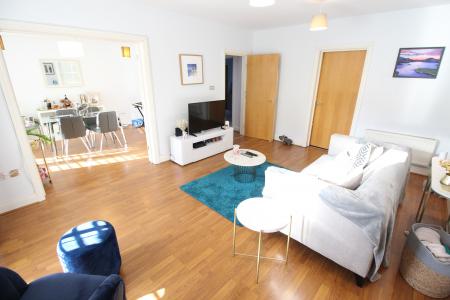 2 bedroom Flat to let in 3 Larch Close, Cressington, Liverpool, L19