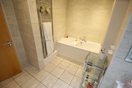 2 bedroom Flat to let in 3 Larch Close, Cressington, Liverpool, L19