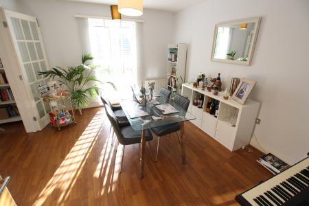 2 bedroom Flat to let in 3 Larch Close, Cressington, Liverpool, L19