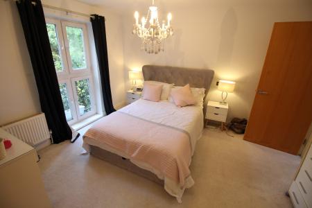 2 bedroom Flat to let in 3 Larch Close, Cressington, Liverpool, L19