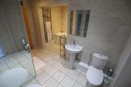 2 bedroom Flat to let in 3 Larch Close, Cressington, Liverpool, L19