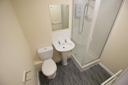 2 bedroom Flat to let in Crown Station Place, Edge Hill, Liverpool, L7