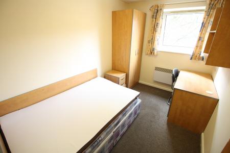 2 bedroom Flat to let in Crown Station Place, Edge Hill, Liverpool, L7