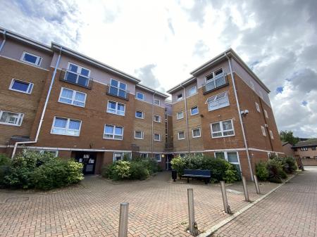 2 bedroom Flat to let in Crown Station Place, Edge Hill, Liverpool, L7