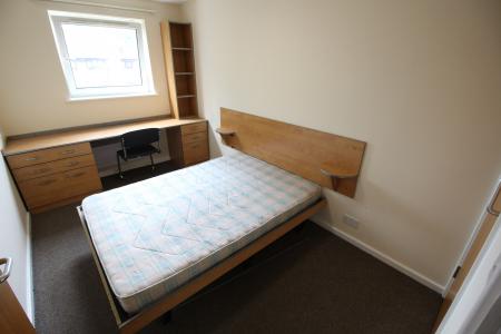 2 bedroom Flat to let in Crown Station Place, Edge Hill, Liverpool, L7