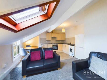 2 bedroom Flat to let in Pelham Grove, Aigburth, Liverpool, L17