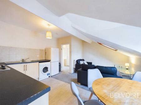 2 bedroom Flat to let in Pelham Grove, Aigburth, Liverpool, L17