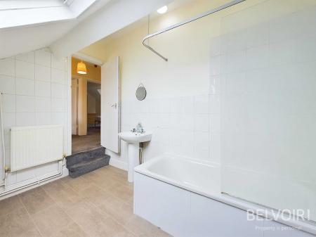 2 bedroom Flat to let in Pelham Grove, Aigburth, Liverpool, L17
