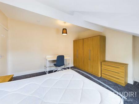 2 bedroom Flat to let in Pelham Grove, Aigburth, Liverpool, L17