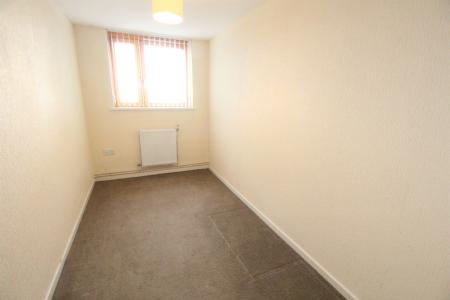 3 bedroom Flat to let in Croxteth Drive, Aigburth, Liverpool, L17