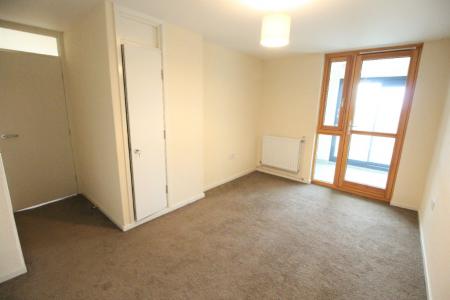 3 bedroom Flat to let in Croxteth Drive, Aigburth, Liverpool, L17