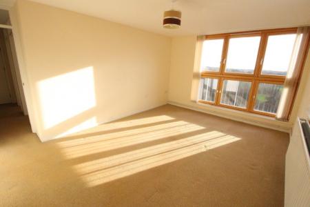 3 bedroom Flat to let in Croxteth Drive, Aigburth, Liverpool, L17