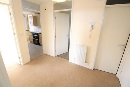 3 bedroom Flat to let in Croxteth Drive, Aigburth, Liverpool, L17