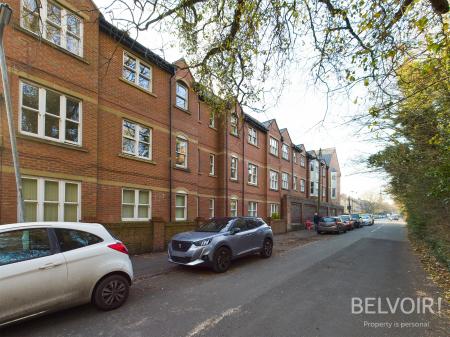 2 bedroom Flat to let in Lark Lane, Aigburth, Liverpool, L17
