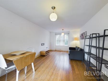 2 bedroom Flat to let in Lark Lane, Aigburth, Liverpool, L17