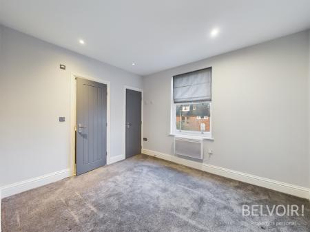 4 bedroom Flat to let in Parkfield Road, Aigburth, Liverpool, L17