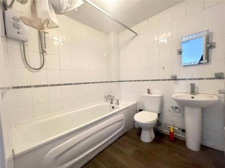 2 bedroom Flat to let in Minster Court, City Centre, Liverpool, L7
