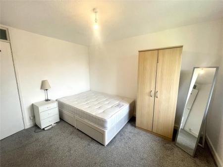 2 bedroom Flat to let in Minster Court, City Centre, Liverpool, L7