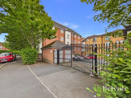 2 bedroom Flat to let in Carina Court, Aigburth, Liverpool, L17