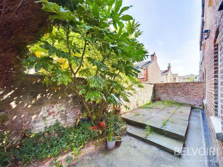 4 bedroom Semi-detached house to let in Salisbury Road, Wavertree, Liverpool, L15